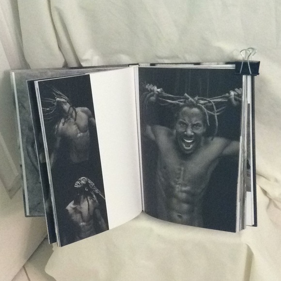 MEN Bodies as Art Photo Book by Stefan May - Picture 6 of 9